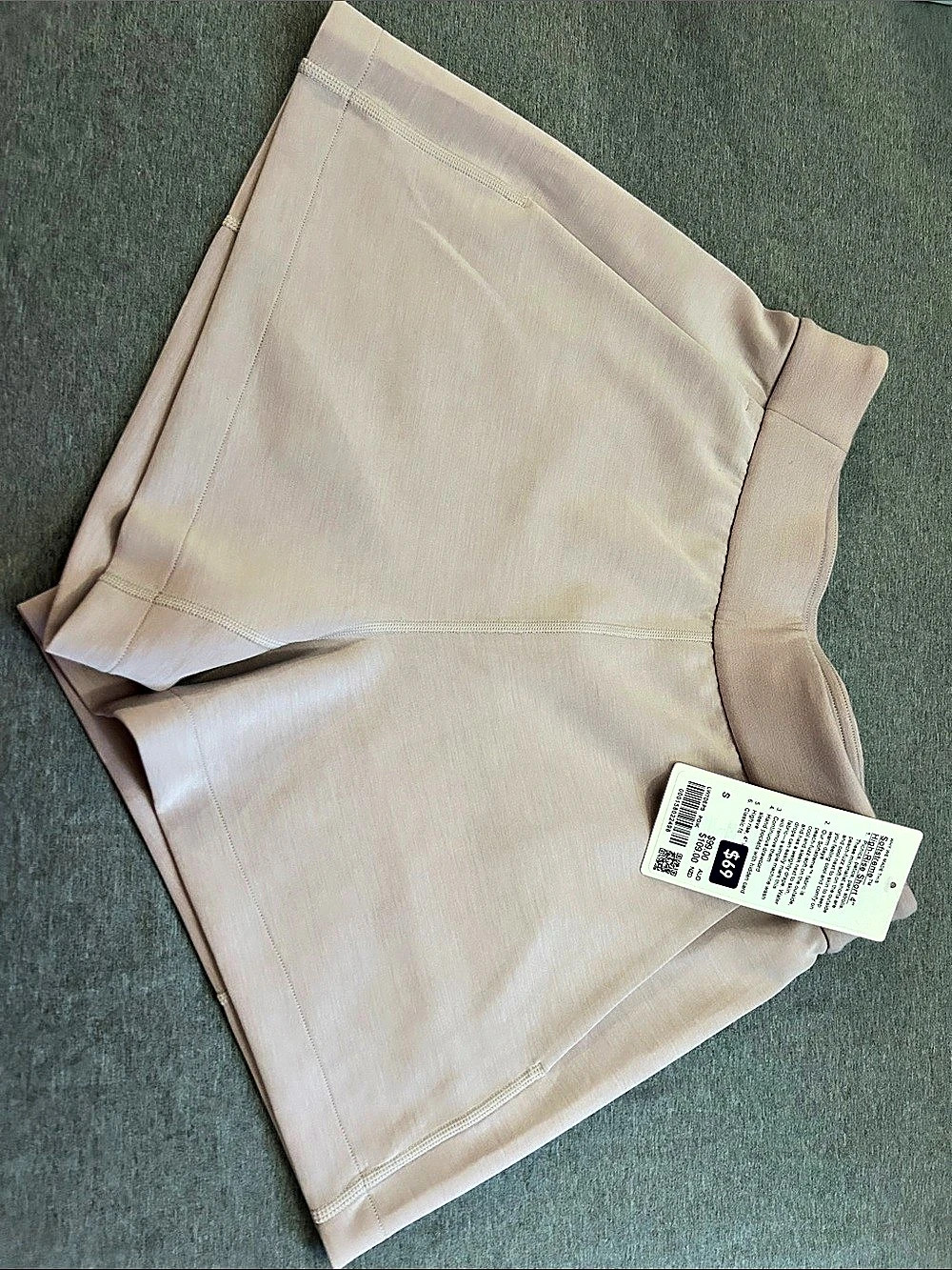 lululemon Hotty Hot High-Rise Short 4" Athletic Shorts in Lavender Small NWT